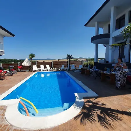 Captain Niko 부르가스