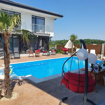 Captain Niko Apartament *